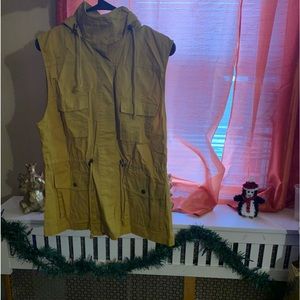 Juniors mustard yellow vest